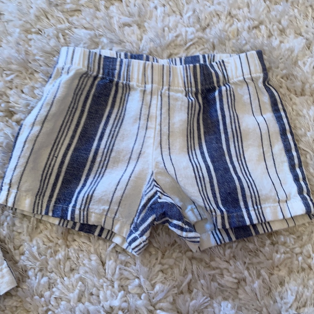 Adorable Carter’s Baby Girls blue and white striped short outfit! - Picture 4 of 8